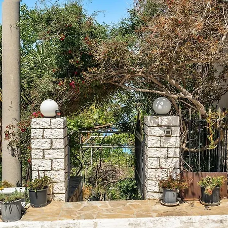 Vangelis 1 Apartment